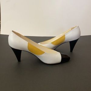 NWOT Vintage Woodward Shop Pumps